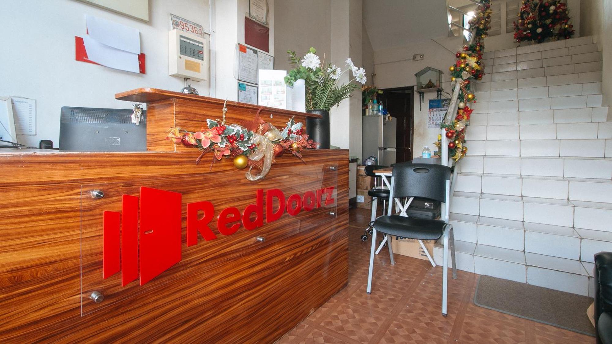 Reddoorz At Goldentown Hotel Davao City Экстерьер фото